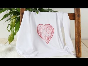 Decorating a T-shirt with a stamp | How to use Textile paint