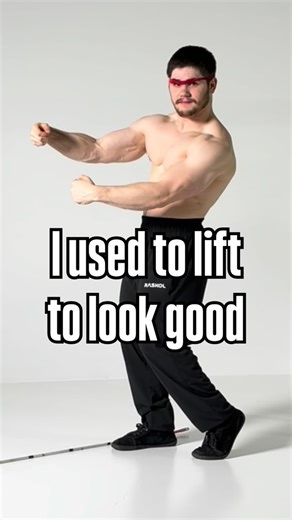 Blind Barbell | Quentin Oppenlander on Instagram: "I might have my sight, but my wife still has her hands. When I first started lifting it was all about looking good, but over the years and especially as I have lost more eye sight my motivations have changed. Now as a husband and a dad I train to stay sharp mentally, get freaky strong and give my wife something to hold at night. Comment “PROGRAM” for a 🔗 to my coaching app @blind.strength Code BLIND ⬇️ @raskolapparel gym clothes @trainwithboost