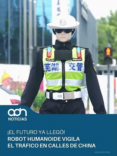 ¡El futuro ya llegó! Robot humanoide vigila el tráfico en calles de China