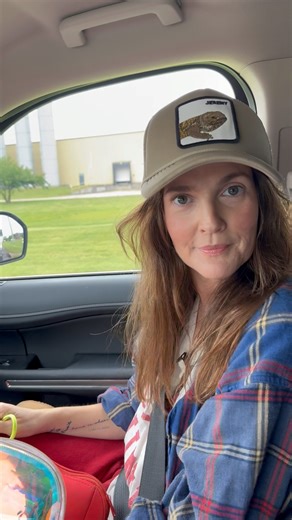 4.7M views · 72K reactions | My 5 Minute Car Makeup Routine featuring FLOWER Beauty! | Drew Barrymore | Facebook