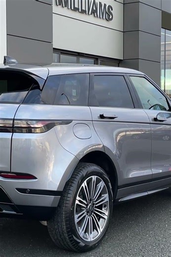 The Elegance of the Range Rover Evoque D200 SE: Eiger Grey Beauty with Ebony Interior + 20in Alloys