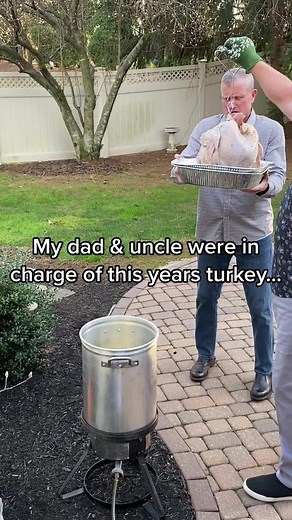 Air Fryer Turkey Comedy Skit - Thanksgiving Dad Jokes!