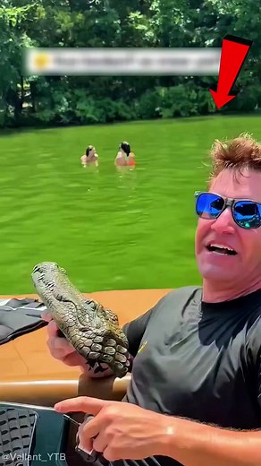 CROCODILE TÉLÉCOMMANDÉ : La réaction hilarante de sa fille ! 🐊😂🎮 #PrankCrocodile 🐊 #BlagueDePère 👨‍👧 #RéactionImpayable 😂 #JouetTélécommandé 🎮 #AngesGardiens