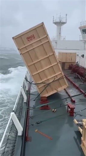 “Fragile” Cargo #ocean #ship #storm #waves #northsea