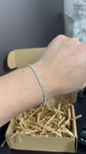 1K reactions · 56 shares | Em lên cận cảnh video lắc bạc dạng bản xích cho anh chị dễ xem ạ Trong video đang lắc nam 4.5mm | Lora - Trang sức Thiết Kế | Facebook