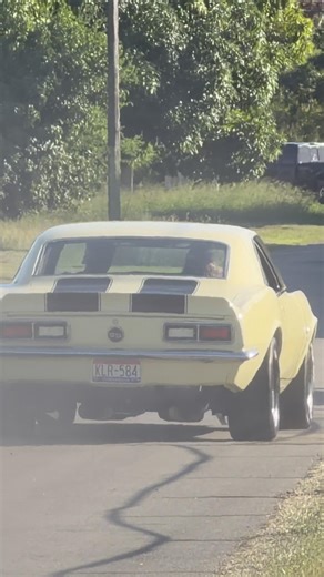 Camaro SS 1968 burnout