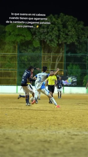 Divertida Cena de Piscina