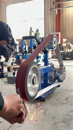 Powerful Belt Grinder Polishing Metal Like a Mirror! ✨🔥 #GrindingMachine #Polisher