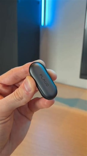 🚀Wearable AI note taker to maximize productivity 👉Press with confidence. Capture with clarity Plaud NotePin S gives you precise, physical control with a tactile record button. Long press to start recording instantly. Short press to highlight key audio moments as ideas and decisions surface. 👔Wear it your way Adapt Plaud NotePin S to any workflow instantly with four included accessories and keep your intelligence within reach all day ✅Lanyard ✅Wristband ✅Clip ✅Magnetic Pin Consent builds trust