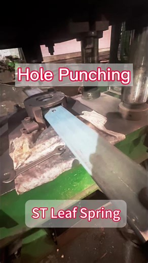 ST Leaf Spring production process：Punching is a key process for making assembly holes in leaf springs. Hydraulic machines are often used for mass production, and hole edges are chamfered to prevent cracks.#LeafSprings #muelleslaminados #Blattfedern #ressortsalames #molasfolheadas