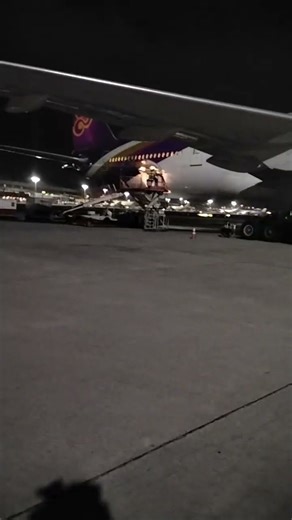 B777 jet engines idle mode #aviation #shortsfeed #shortsviral #trendingshorts #ytshorts #trending