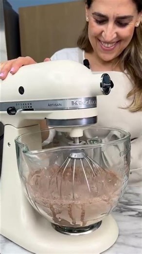 ¡Descubre el increíble sabor de esta Torta de Cerveza Negra y Chocolate! #shorts