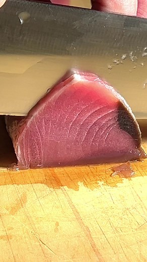 Delicious Bonito Sashimi Preparation with Half Defrost Technique