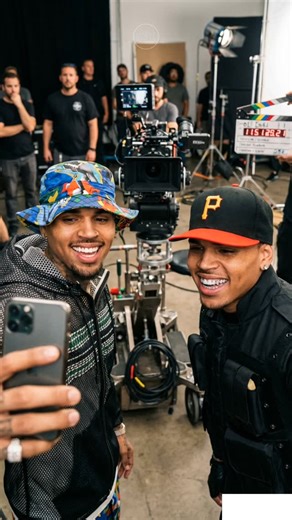 W3LL on Instagram: "Breezy ⚡ 🎨 @chrisbrownofficial . . #Breezy #BreezySeason #BreezyBowlXX #w3ll"