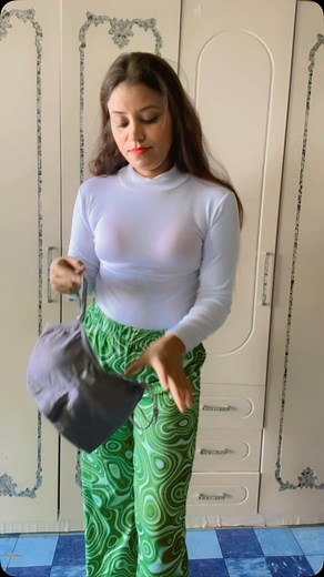 9.9K views · 200 reactions | How to hide bra lines in T shirts #bra #brahack #bralines #braideas #tshirtbra #whiteshirt #hack #insta #instafit #instapic #instamood #instafashion #stylish #trending | Ani Chi | Facebook