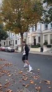 Quá trời quá đất rồi, Antony Long Biên tung hẳn compa dance challenge trên con track "quay quay" cho anh em hưởng ứng =)) Video: BigDaddy | Đài Phát Thanh.