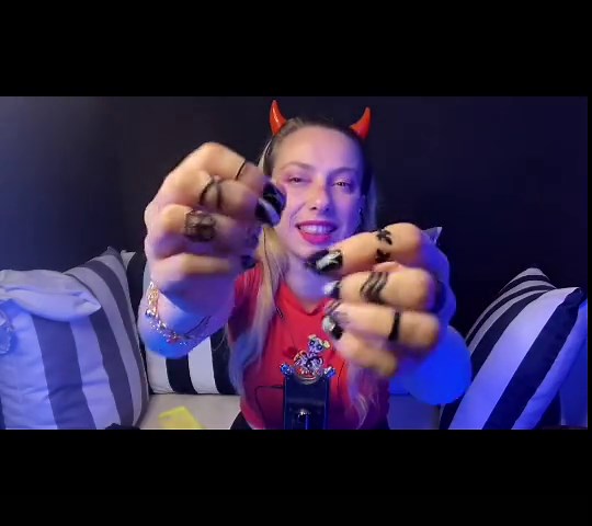 PELİN ASMR Scratching and Clothing Transformation Videos