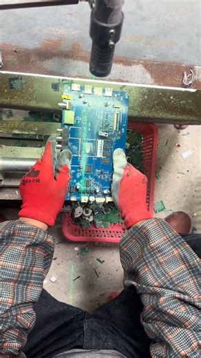 The Process Of Board Chip Cutting - Good tools and machinery make work easy