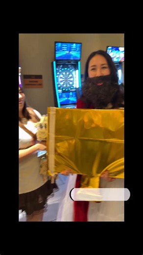 禮物研究所交換爛禮物大賽！ 這次規則是包裝要跟內容物豪不相關 外包裝要看起來是好禮物🎁 員工們手藝都非常之好 每個禮物包裝之精美👍🫶🏻 所以誰的禮物最爛🤣 #禮物研究所 超過8家媒體報導，獨創發明噴錢蛋糕、噴錢花束、抖音熱門鈔票花，均出自我們的作品，鈔票蛋糕超過1000種不同樣式設計，每款都獨一無二。不是最便宜，但我們用心！用心設計好的禮物，給你珍惜的他(她)。 🔸店內所有作品均不得食用 🔸需提前7天訂購，7天內有加急費 🔸可接急單，最快6小時出貨 🔸作品均為客製，可以改顏色、改插牌、改配件 🔸蛋糕均包含透明蛋糕盒 🔸外縣市有宅配服務 🔸工作室在新北三重,可以自取 - ⛔請勿抄襲⛔ 所有作品均受著作權保護， 抄襲仿冒一律蒐證提告。 請尊重我們的設計及用心 同行請勿抄襲仿冒 - ig不回覆訂單訊息， 訂購請加官方賴👉 @gflab - #客製禮物 #台北有錢花 #交換禮物 #手工禮物 | 禮物研究所 GF. LAB