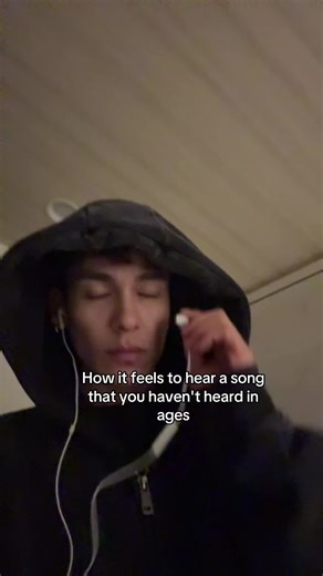 Maroon 5: Reliving Iconic Hits from Their Era