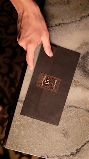 Frank's Bar on Instagram: "Frank’s cumple 15 años 🎉 Copas, música, historias y una barra que lo vio todo. 🍸🎶 El 17/12 lo festejamos juntos. Seguí nuestras historias: vamos a obsequiar 3 invitaciones para el aniversario, con cena para dos incluida. 🥂✨"