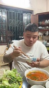 1.8M views · 16K reactions | Phở “Mậu Dịch” Tóp mỡ sốt cà chua Du lịch Cát Bà có tệ như mọi người nghĩ? | Bếp Trưởng Review | Facebook