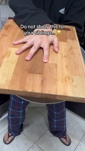 #annoyingpresent #funnygiftidea #prankpresent #giftchaos | Prank Present