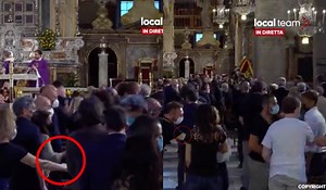 Raffaella Carrà, ai funerali il gesto d'affetto spontaneo: è contro le regole