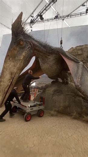 Actor Gets Swallowed by 12-Meter Animatronic Pterodactyl — Behind the Scenes 🦖