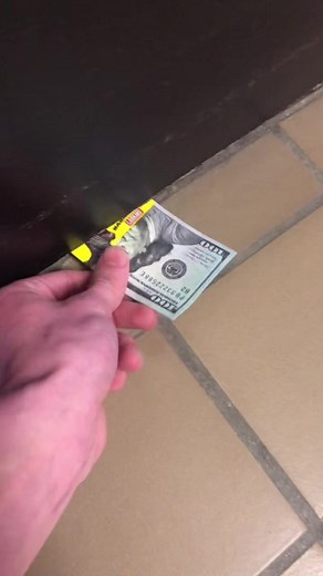 School.Panic (@school.panic)’s video of spray farts prank