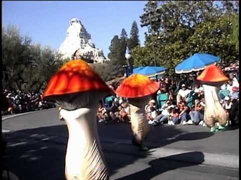 Disneyland Parade (Anaheim July 2001)