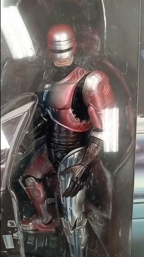 This RoboCop Statue Is Pure 80s Perfection! 💥