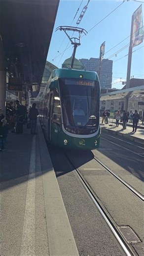 Tramlinie 1 am Bahnhof Basel SBB Schweiz🇨🇭#straßenbahn #city #öv