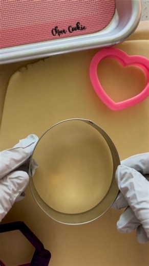 🐞this is how you make your own ladybug cookie when you don’t wanna buy ANOTHER cookie cutter! | Penny Royal Bakery