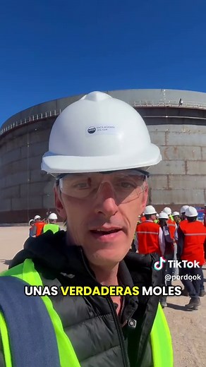 Te presento los tanques de almacenamiento de petróleo más grandes de la Argentina. Es la terminal de exportación de Vaca Muerta Oil Sur en Punta Colorada (SG) Río Negro. #vacamuerta #patagonia #energia #rionegro #vmos