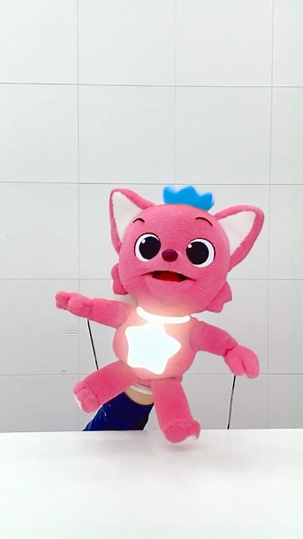 🎯 Catch It! Pinkfong Puppet Color Match Game! ⭐👑 #Hogi #shorts