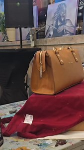 Part two Here’s me transforming this Kelly Tooke handbag into a one-of-one piece of wearable art. If you’ve got anything wearable you want turned into a custom masterpiece, hit me up. Ship it to me, or if you’re local, bring it to the studio, let’s create something magical together. And for my fellow artists: if you want to know exactly what paint and leather sealer I used, just DM me and I’ll send you everything. | Drafts by Olasubomi