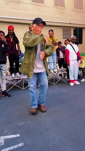 10K views · 408 reactions | @ogmikechaos & @theturffeinz Hitting the Smeeze! | Dance Challenge | Facebook