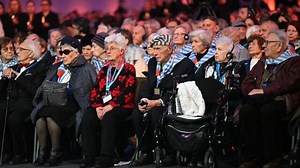 80ή επέτειος απελευθέρωσης του Άουσβιτς: "Με στοιχειώνουν ακόμη οι κραυγές", ανατριχιαστικές περιγραφές από τους επιζώντες του Ολοκαυτώματος (Εικόνες & Βίντεο)