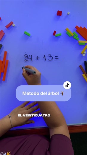 Las matemáticas cambian cuando cambia tu forma de mirarlas. te muestro cómo transformar una suma común en una estructura con sentido, en lugar de avanzar en fila, organizamos, descomponemos y construimos. Agrupamos los números grandes, reunimos los pequeños y dejamos que el resultado aparezca con claridad. Se trata de estrategia mental. De entender que tu cerebro trabaja mejor cuando detecta patrones y orden. Guárdalo, practícalo y empieza a entrenar tu mente para pensar con estructura. 🧠✨ #cre