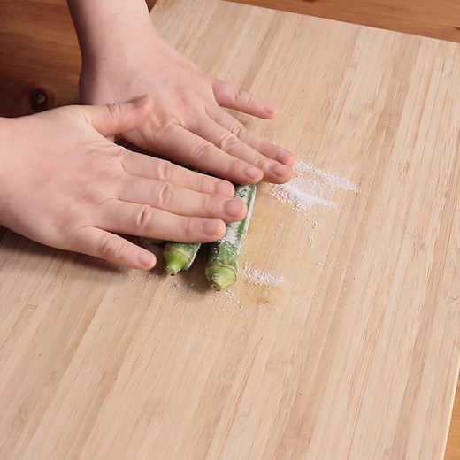 オクラの板ずり 作り方・レシピ | クラシル
