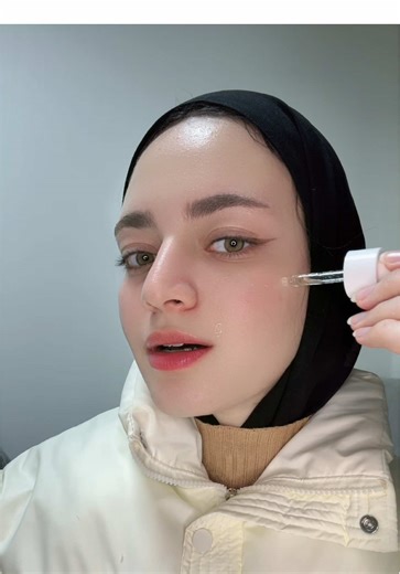 🍊 Frudia Citrus Brightening Vitamin C Ampoule Derived from fruit for a healthy glow • Helps brighten & even out skin tone • Supports fading dark spots & dullness • Gives a fresh, radiant look • Lightweight & fast-absorbing • Formulated with Vitamin C & Niacinamide • Suitable for most skin types ❄️ Store in the fridge for a refreshing application & longer freshness! ✨ Use after cleansing & toner. ☀️ Always follow with sunscreen in the morning. @frudia.official #frudia #frudiapartner #skincare #v