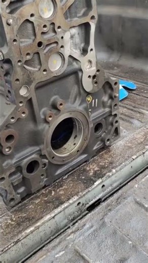 200W Pulsed Laser Cleaning Machine for Automotive Engine Rust & Contamination Removal