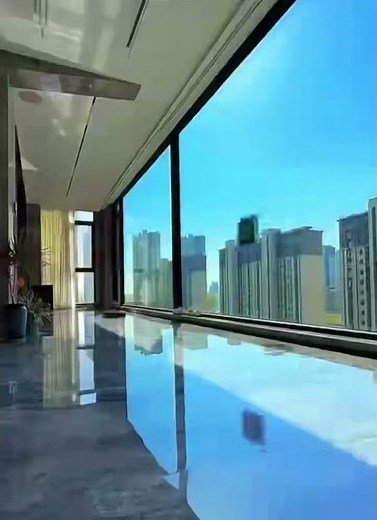 Effortless Window Cleaning with Gofixit's Autonomous Robot #hotelcleaning #autonomouscleaning