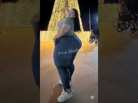 Queen Andreina: The Radiant Glamorous Plus Size Model Redefining Modern Beauty And Selflove