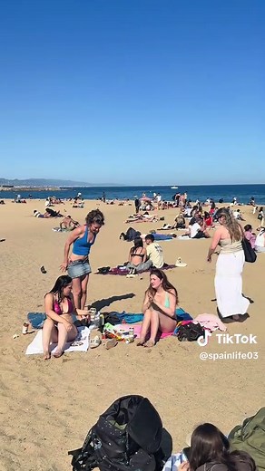 Barcelona Beach Club Vibes
