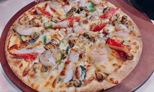 4 Main Pizza Hut Crust Types (Temporary & Seasonal Included!)