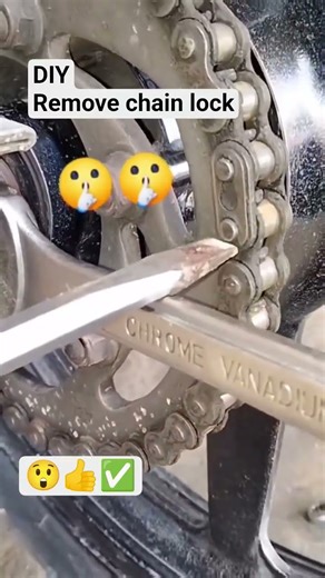 DIY Remove chain lock , Moto mechanics tips #shortsvideo #diy #mechanic