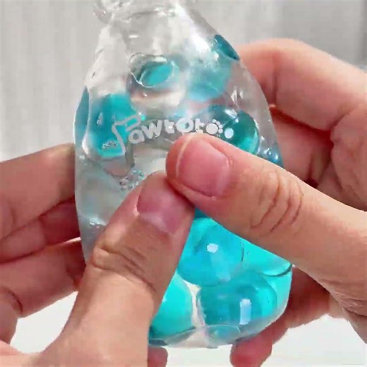 Bottle squishy with bob beads 🫧💙 #asmr #squishy #oddlysatisfying