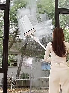 Window Squeegee with Sprayer, 3 in 1 Window Cleaning Scraper Outdoor Window Cleaner Window Scraper with Double Scraping Strips Extended Pole Side Spray Extended Pole Window Cleaner Glass Tool